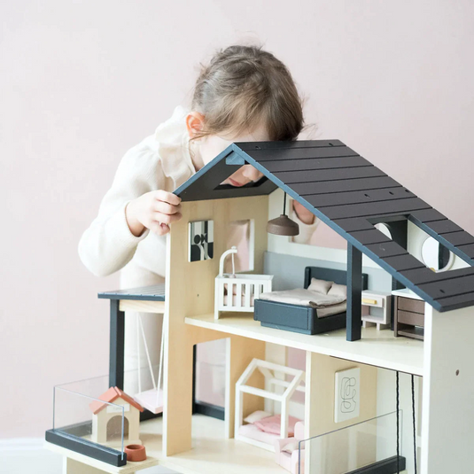 Casuta de Papusi din Lemn MDF BabyBoutique Indiggo® cu Terasa Mare, Gradina si Gratar, 49 de Accesorii, 3 Etaje, Doua Dormitoare, Living, Mansarda, Bucatarie, 4 Figurine, Catelus, Functii Multiple / Piese Mobile, Design Modern, 79 CM Inaltime, White/Black