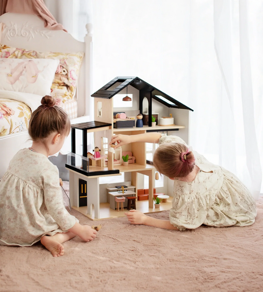 Casuta de Papusi din Lemn MDF BabyBoutique Indiggo® cu Terasa Mare, Gradina si Gratar, 49 de Accesorii, 3 Etaje, Doua Dormitoare, Living, Mansarda, Bucatarie, 4 Figurine, Catelus, Functii Multiple / Piese Mobile, Design Modern, 79 CM Inaltime, White/Black