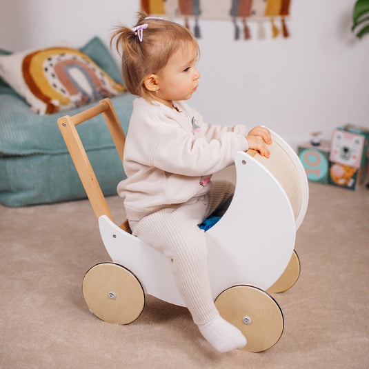 Antemergator Educational si Interactiv 2 in 1 Doll Walker Indiggo®, din Lemn Natural, stil Retro, Carucior pentru papusi, Roti Antiderapante, Woody White