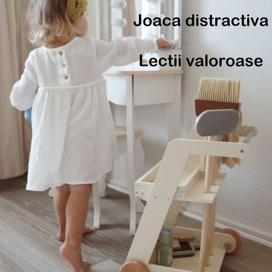 Set de Joaca si Curatenie, Interactiv si Educativ din lemn natural si Jucarie de Rol pentru Copii, MINI CLEANING KIT, 10 Piese, Mop, Faras, Perie, Matura, si Accesorii de Curatat, Suport inclus, Woody