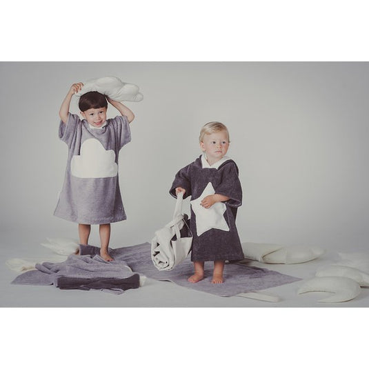 Halat de Baie Poncho cu Gluga pentru Copii - SweetCloud - Model Alb cu Nor Gri, Handmade, 100% Bumbac, Confortabil si Moale, Perfect pentru Pielea Sensibila a Copiilor, Indiggo@, 1- 4 ani