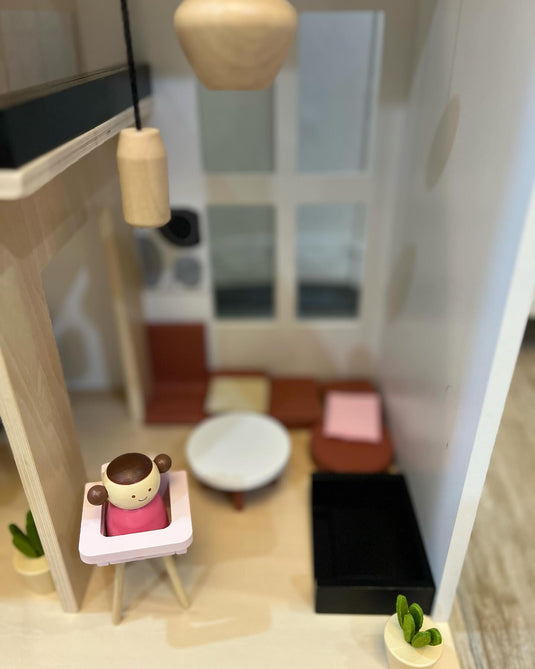 Casuta de Papusi din Lemn MDF BabyBoutique Indiggo® cu Terasa Mare, Gradina si Gratar, 49 de Accesorii, 3 Etaje, Doua Dormitoare, Living, Mansarda, Bucatarie, 4 Figurine, Catelus, Functii Multiple / Piese Mobile, Design Modern, 79 CM Inaltime, White/Black