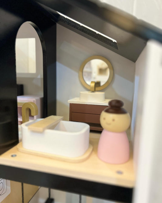 Casuta de Papusi din Lemn MDF BabyBoutique Indiggo® cu Terasa Mare, Gradina si Gratar, 49 de Accesorii, 3 Etaje, Doua Dormitoare, Living, Mansarda, Bucatarie, 4 Figurine, Catelus, Functii Multiple / Piese Mobile, Design Modern, 79 CM Inaltime, White/Black