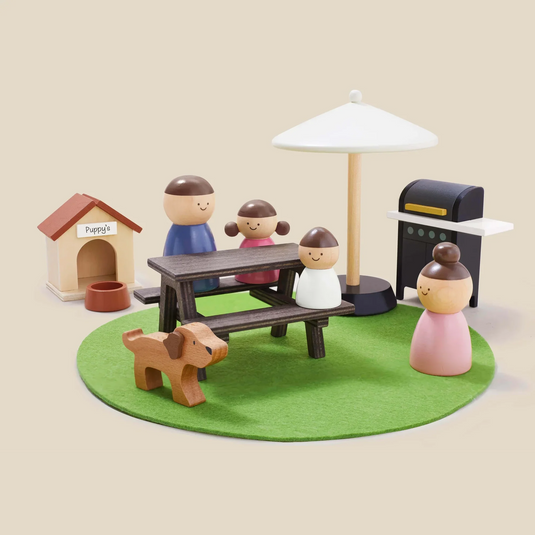 Casuta de Papusi din Lemn MDF BabyBoutique Indiggo® cu Terasa Mare, Gradina si Gratar, 49 de Accesorii, 3 Etaje, Doua Dormitoare, Living, Mansarda, Bucatarie, 4 Figurine, Catelus, Functii Multiple / Piese Mobile, Design Modern, 79 CM Inaltime, White/Black