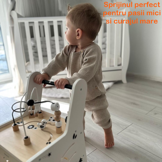 Antemergator Educational si Interactiv 5 in 1 Woody Walker Indiggo®, din Lemn Natural, Tabla senzoriala Montessori, Include Numaratoare, Forme Geometrice Rotative, Labirint cu Animale, Abac, Roti Antiderapante, Woody Alb