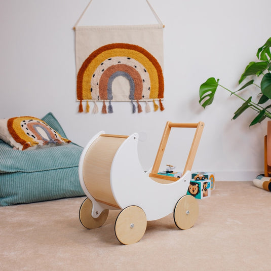 Antemergator Educational si Interactiv 2 in 1 Doll Walker Indiggo®, din Lemn Natural, stil Retro, Carucior pentru papusi, Roti Antiderapante, Woody White