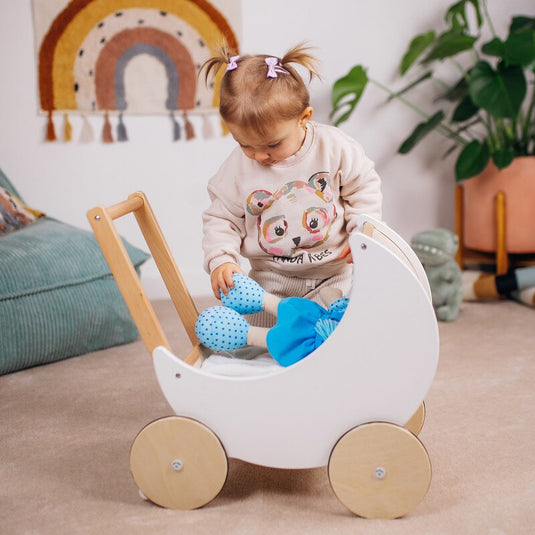 Antemergator Educational si Interactiv 2 in 1 Doll Walker Indiggo®, din Lemn Natural, stil Retro, Carucior pentru papusi, Roti Antiderapante, Woody White