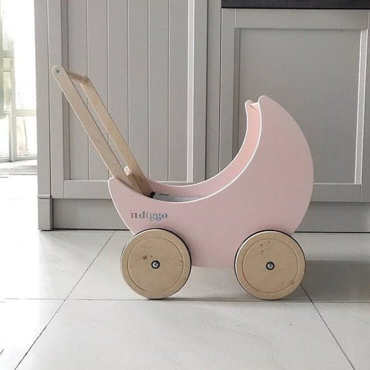 Antemergator Educational si Interactiv 2 in 1 Doll Walker Pink Indiggo®, din Lemn Natural, stil Retro, Carucior pentru papusi, Roti Antiderapante, Woody Pink