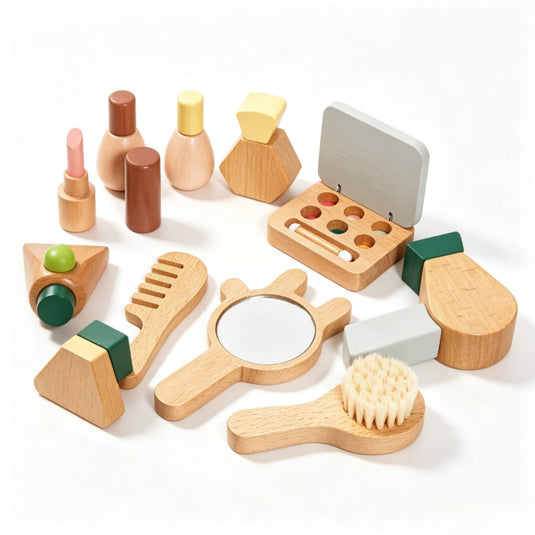 Trusa de Machiaj pentru Fetite din Lemn natural Petit Kitty, Include Farduri, 2 Lacuri de Unghii, Pensule, Perie, Oglinda, Ruj, Vopsea pe baza de Apa, Saculet de Bumbac pentru transport, Jucarie de rol, Indiggo®, 3ani+, Woody