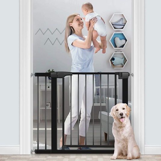 Poarta de Siguranta All-In-One BabyBlock®01 75+7 Cm Extensie Multi-Utilizare Copii/Animale, Instalare fara Gauri/Montaj sub Presiune, Inchidere Automata, Deschidere in Ambele Sensuri, Sistem Dublu Blocare, Extensibila, Rezistenta, Black