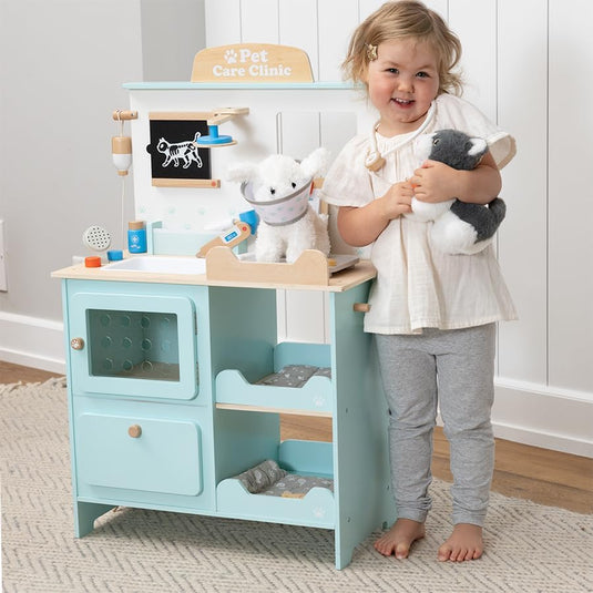 Cabinet Veterinar din Lemn pentru Copii MiniPet Hub™ 2in1 cu Fereastra Check-in, Catelus de Plus, Masuta de Examinare, Dulapuri si Rafturi, Radiografie, Stetoscop, Otoscop, Termometru, Cantar, Guler Medical, Penseta si Accesorii, 90Cm, Arctic Blue